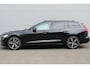 Volvo V60 2.0 T6 Plug-in hybrid AWD Plus Dark | Head-up Display | Panoramadak | Visual Park Assist incl. 360 Graden Camera | 19-Inch Lichtmetalen Velgen | | Getint Glas Achter | Nappa Leder/Open Grid Textiel Bekleding (Contourstoelen) | Adaptieve Cruise Control | Pilot Assist | Keyless Entry | Elektrische Achterklep | Stuurverwarming | Stoelverwarming Voor en Achter | Google | Parkeersensoren Rondom |