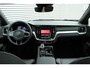 Volvo V60 2.0 T6 Plug-in hybrid AWD Plus Dark | Head-up Display | Panoramadak | Visual Park Assist incl. 360 Graden Camera | 19-Inch Lichtmetalen Velgen | | Getint Glas Achter | Nappa Leder/Open Grid Textiel Bekleding (Contourstoelen) | Adaptieve Cruise Control | Pilot Assist | Keyless Entry | Elektrische Achterklep | Stuurverwarming | Stoelverwarming Voor en Achter | Google | Parkeersensoren Rondom |