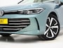 Volkswagen Passat Variant 1.5 eHybrid Elegance | Panoramadak | Leder/Alcantara | Massage | Trekhaak | HUD | Keyless | Sfeerlicht