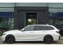 BMW 3-Serie Touring 330e xDrive M-sport M3 stoelen Panoramadak *SOH 98%* Memory *BTW* Black pack NLauto 19" LMV