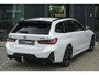 BMW 3-Serie Touring 330e xDrive M-sport M3 stoelen Panoramadak *SOH 98%* Memory *BTW* Black pack NLauto 19" LMV