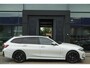 BMW 3-Serie Touring 330e xDrive M-sport M3 stoelen Panoramadak *SOH 98%* Memory *BTW* Black pack NLauto 19" LMV