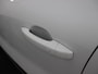 Renault Captur 1.0 TCe 90 Zen Trekhaak, Airco, Apple Carplay/Android Auto, Cruise control, Achteruitrijcamera,keyless entry/start, Rijstrooksensor met correctie De Renault Captur 1.0 TCe 90 Zen is een ruime en comfortabele SUV met een moderne en luxe uitstraling. Dankzij het slimme interieur en de hoge zit geniet je van veel comfort tijdens elke rit.