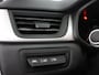 Renault Captur 1.0 TCe 90 Zen Trekhaak, Airco, Apple Carplay/Android Auto, Cruise control, Achteruitrijcamera,keyless entry/start, Rijstrooksensor met correctie De Renault Captur 1.0 TCe 90 Zen is een ruime en comfortabele SUV met een moderne en luxe uitstraling. Dankzij het slimme interieur en de hoge zit geniet je van veel comfort tijdens elke rit.