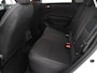 Renault Captur 1.0 TCe 90 Zen Trekhaak, Airco, Apple Carplay/Android Auto, Cruise control, Achteruitrijcamera,keyless entry/start, Rijstrooksensor met correctie De Renault Captur 1.0 TCe 90 Zen is een ruime en comfortabele SUV met een moderne en luxe uitstraling. Dankzij het slimme interieur en de hoge zit geniet je van veel comfort tijdens elke rit.