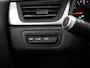Renault Captur 1.0 TCe 90 Zen Trekhaak, Airco, Apple Carplay/Android Auto, Cruise control, Achteruitrijcamera,keyless entry/start, Rijstrooksensor met correctie De Renault Captur 1.0 TCe 90 Zen is een ruime en comfortabele SUV met een moderne en luxe uitstraling. Dankzij het slimme interieur en de hoge zit geniet je van veel comfort tijdens elke rit.