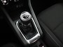 Renault Captur 1.0 TCe 90 Zen Trekhaak, Airco, Apple Carplay/Android Auto, Cruise control, Achteruitrijcamera,keyless entry/start, Rijstrooksensor met correctie De Renault Captur 1.0 TCe 90 Zen is een ruime en comfortabele SUV met een moderne en luxe uitstraling. Dankzij het slimme interieur en de hoge zit geniet je van veel comfort tijdens elke rit.