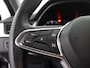 Renault Captur 1.0 TCe 90 Zen Trekhaak, Airco, Apple Carplay/Android Auto, Cruise control, Achteruitrijcamera,keyless entry/start, Rijstrooksensor met correctie De Renault Captur 1.0 TCe 90 Zen is een ruime en comfortabele SUV met een moderne en luxe uitstraling. Dankzij het slimme interieur en de hoge zit geniet je van veel comfort tijdens elke rit.