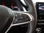 Renault Captur 1.0 TCe 90 Zen Trekhaak, Airco, Apple Carplay/Android Auto, Cruise control, Achteruitrijcamera,keyless entry/start, Rijstrooksensor met correctie De Renault Captur 1.0 TCe 90 Zen is een ruime en comfortabele SUV met een moderne en luxe uitstraling. Dankzij het slimme interieur en de hoge zit geniet je van veel comfort tijdens elke rit.