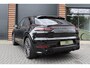 Porsche Cayenne Coupé 3.0 E-Hybrid Black Edition Platinum 462PK NIEUWSTAAT 1STE EIG. SOH 99% I NL-auto I 360 Camera I Leder I Sport Chrono I Pano I elek. stoel I Winterpakket I PASM I Soft-close I