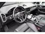 Porsche Cayenne Coupé 3.0 E-Hybrid Black Edition Platinum 462PK NIEUWSTAAT 1STE EIG. SOH 99% I NL-auto I 360 Camera I Leder I Sport Chrono I Pano I elek. stoel I Winterpakket I PASM I Soft-close I