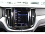 Volvo XC60 B4 198PK Automaat Business Pro | Trekhaak | H&K Audio | Adapt. Cruise | 360 Camera | Privacy Glas | BLIS | Keyless |
