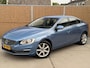 Volvo S60 2.0 T4 Momentum 190pk | Navigatiesysteem | Climate & cruise control | Trekhaak & 1800KG trekgewicht | Parkeersensoren achter | Parkeersensoren achter | Lichtmetalen velgen