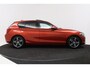 BMW 1-Serie 118i Executive Automaat (GROOT-NAVIGATIE, LED, PANORAMADAK, CAMERA, SPORTSTOELEN, GROOTLICHT ASSIST, PDC)