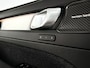 Volvo XC40 B4 Plus Dark | Parkeercamera | Harman Kardon | Stoel- en stuurverwarming | Trekhaak