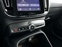 Volvo XC40 B4 Plus Dark | Parkeercamera | Harman Kardon | Stoel- en stuurverwarming | Trekhaak