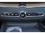 Volvo XC60 T6 Recharge AWD Plus Dark - Panorama/schuifdak - IntelliSafe Assist & Surround - 360º Camera - Harman/Kardon audio - Verwarmde voorstoelen, stuur & achterbank - Parkeersensoren voor & achter - Elektr. bedienb. voorstoelen met geheugen - Head up display - Draadloze tel. lader - Inklapbare trekhaak - 19' LMV