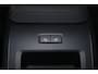 Volvo XC60 T6 Recharge AWD Plus Dark - Panorama/schuifdak - IntelliSafe Assist & Surround - 360º Camera - Harman/Kardon audio - Verwarmde voorstoelen, stuur & achterbank - Parkeersensoren voor & achter - Elektr. bedienb. voorstoelen met geheugen - Head up display - Draadloze tel. lader - Inklapbare trekhaak - 19' LMV