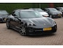 Porsche Taycan Sport Turismo 93 kWh / SoH 92,5% / Panoramadak / Camera / Passenger Display / Adaptieve Stoelen / Luchtvering / 21'' / Keyless / Sportchrono / CarPlay / Stoel+Stuurverwarming / Dodehoek / DAB / ACC / Warmtepomp