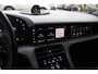 Porsche Taycan Sport Turismo 93 kWh / SoH 92,5% / Panoramadak / Camera / Passenger Display / Adaptieve Stoelen / Luchtvering / 21'' / Keyless / Sportchrono / CarPlay / Stoel+Stuurverwarming / Dodehoek / DAB / ACC / Warmtepomp