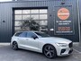 Volvo V60 2.0 T5 R-Design AUT. CARPLAY|BLIS|PILOT ASSIST|WINTER PAKKET|CAMERA|LEER