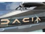 Dacia Jogger 1.0-110pk TCe 110 Extreme+ 7 persoons Zeer nette en erg praktische Dacia ! Autm. airco, metallic lak, stoelverwarming, LM wielen+all season banden, cruise control, pdc v+a, dodehoek assistent, camera, navigatie, telefoonvoorb.,  etc.
