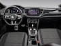 Volkswagen T-Roc 1.5 TSI Sport Business R / Digitaal dashboard / Pano / App connect / Navigatie / Camera / Parkeersensoren V+A / Lichtemetaal 18 inch /