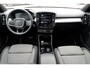 Volvo XC40 T4 Automaat Plug-in hybrid Plus Dark | Panoramadak | Adaptieve Cruise Control | Harman Kardon audio | Trekhaak semi elektrisch inklapbaar | 18" Lichtmetalen velgen | Elektrisch verstelbare voorstoelen | Stoel- & Stuurwielverwarming