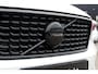 Volvo XC40 T4 Automaat Plug-in hybrid Plus Dark | Panoramadak | Adaptieve Cruise Control | Harman Kardon audio | Trekhaak semi elektrisch inklapbaar | 18" Lichtmetalen velgen | Elektrisch verstelbare voorstoelen | Stoel- & Stuurwielverwarming