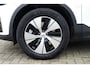 Volvo XC40 T4 Automaat Plug-in hybrid Plus Dark | Panoramadak | Adaptieve Cruise Control | Harman Kardon audio | Trekhaak semi elektrisch inklapbaar | 18" Lichtmetalen velgen | Elektrisch verstelbare voorstoelen | Stoel- & Stuurwielverwarming