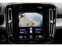 Volvo XC40 T4 Automaat Plug-in hybrid Plus Dark | Panoramadak | Adaptieve Cruise Control | Harman Kardon audio | Trekhaak semi elektrisch inklapbaar | 18" Lichtmetalen velgen | Elektrisch verstelbare voorstoelen | Stoel- & Stuurwielverwarming