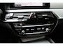 BMW 5-Serie Touring (g31) 530e 292PK BUSINESS Trekhaak | SOH 90% | Leer | Camera | Live Cockpit | Clima | Stoel/stuurverw. | Sfeerverlichting | 18 Inch Lm |