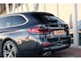 BMW 5-Serie Touring (g31) 530e 292PK Business Edition | Leer | Camera | Live Cockpit | Clima | Stoel/stuurverwarming | Sfeerverlichting | Trekhaak |