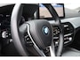 BMW 5-Serie Touring (g31) 530e 292PK Business Edition | Leer | Camera | Live Cockpit | Clima | Stoel/stuurverwarming | Sfeerverlichting | Trekhaak |