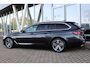 BMW 5-Serie Touring (g31) 530e 292PK BUSINESS Trekhaak | SOH 90% | Leer | Camera | Live Cockpit | Clima | Stoel/stuurverw. | Sfeerverlichting | 18 Inch Lm |