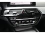 BMW 5-Serie Touring (g31) 530e 292PK Business Edition | Leer | Camera | Live Cockpit | Clima | Stoel/stuurverwarming | Sfeerverlichting | Trekhaak |