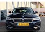 BMW 5-Serie Touring (g31) 530e 292PK Business Edition | Leer | Camera | Live Cockpit | Clima | Stoel/stuurverwarming | Sfeerverlichting | Trekhaak |