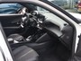 Peugeot 2008 1.2 130pk Automaat GT-Line Navigatie |  Schuif/-kanteldak | Achteruitrijcamera | Stoelverwarming | Keyless | Climate Control | Cruise Control | Parkeersensoren v+a | Full Led koplampen | 3D Cockpit | Dodehoeksensor | DAB+ radio | Apple Carplay / Android Auto | Donker getint glas | Afneembare trekhaak | 18" lichtmetalen velgen |
