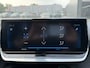 Peugeot 2008 130 Pk Automaat Benzine * Navigatie * Voor en Achter Parkeersensoren + Camera Achterzijde !  * Climate & Cruise Control * Keyless Start * Parfumeur * Vingerhoets; Vierde Generatie Eersteklas Service. Al meer dan 100 jaar een begrip in de Brabantse Kempen