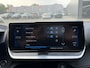 Peugeot 2008 130 Pk Automaat Benzine * Navigatie * Voor en Achter Parkeersensoren + Camera Achterzijde !  * Climate & Cruise Control * Keyless Start * Parfumeur * Vingerhoets; Vierde Generatie Eersteklas Service. Al meer dan 100 jaar een begrip in de Brabantse Kempen
