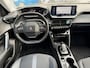Peugeot 2008 130 Pk Automaat Benzine * Navigatie * Voor en Achter Parkeersensoren + Camera Achterzijde !  * Climate & Cruise Control * Keyless Start * Parfumeur * Vingerhoets; Vierde Generatie Eersteklas Service. Al meer dan 100 jaar een begrip in de Brabantse Kempen