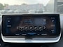 Peugeot 2008 130 Pk Automaat Benzine * Navigatie * Voor en Achter Parkeersensoren + Camera Achterzijde !  * Climate & Cruise Control * Keyless Start * Parfumeur * Vingerhoets; Vierde Generatie Eersteklas Service. Al meer dan 100 jaar een begrip in de Brabantse Kempen