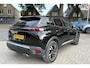 Peugeot 2008 130 Pk Automaat Benzine * Navigatie * Voor en Achter Parkeersensoren + Camera Achterzijde !  * Climate & Cruise Control * Keyless Start * Parfumeur * Vingerhoets; Vierde Generatie Eersteklas Service. Al meer dan 100 jaar een begrip in de Brabantse Kempen