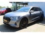 Audi E-tron e-tron 55 quattro advanced Pro Line Plus 95 kWh | SoH 92% | Incl. 12 maanden Garantie | Panorama dak | Luchtvering | Bang & Olufsen Audiosysteem | Elektrisch verstelbare stoelen met memory | Soft close | Afneembare trekhaak | 360° Camera | Adaptive cruise controle | Keyless entry/start | Head-Up Display | Stoelverwarming | Elektrische kofferbakklep | Dodehoeksensoren | Apple CarPlay/Android Auto | Draadloze telefoonlader | 22 Inch LMV | Navigatie |
