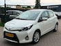 Toyota Yaris 1.5 Full Hybrid Aspiration Automaat 2e eigenaar dealer onderhouden navigatie achteruit camera cruis control cv op afs
