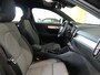 Volvo XC40 2.0 B3 Core - Elektr. Wegklapbare trekhaak - Dodehoek - 18"LMV - Stoel en Stuurverw