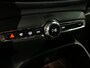 Volvo XC40 2.0 B3 Core - Elektr. Wegklapbare trekhaak - Dodehoek - 18"LMV - Stoel en Stuurverw