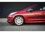 Peugeot 207 CC 1.6 VTi Féline | Leder | Clima | Cruise | Stoelverw. | Metalic lak | Windscherm | MOOI! |