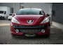 Peugeot 207 CC 1.6 VTi Féline | Leder | Clima | Cruise | Stoelverw. | Metalic lak | Windscherm | MOOI! |
