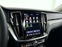 Volvo V60 B4 Ultimate Dark | Panoramadak | 360° camera | Harman Kardon | Head-up display | Stoelventilatie | Stoel- en stuurverwarming | Trekhaak